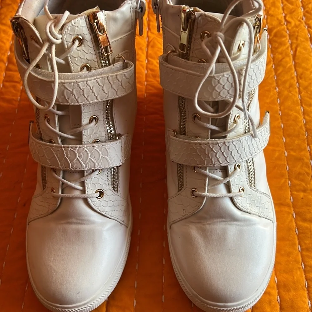 Thalia Sodi white sneaker boots double gold zipper ties sz9